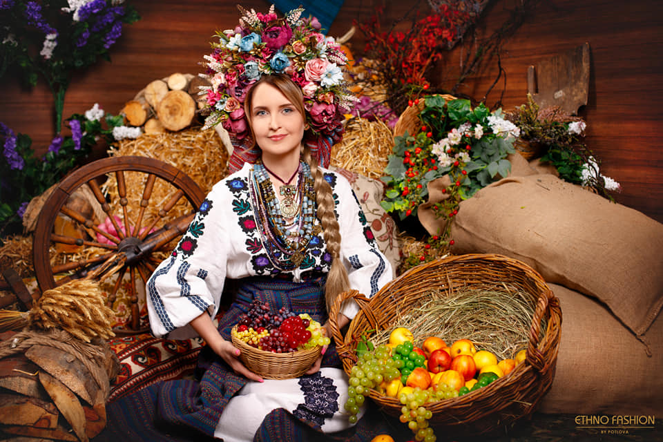 Вишита сукня "Вишукана"