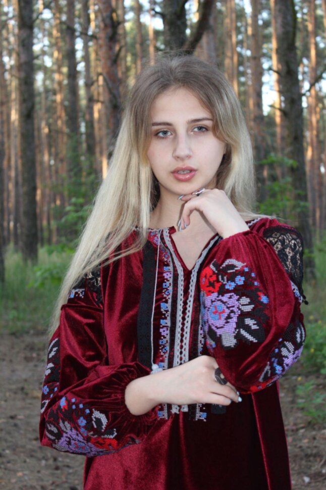 Вишиванка "Квіти на ладони"