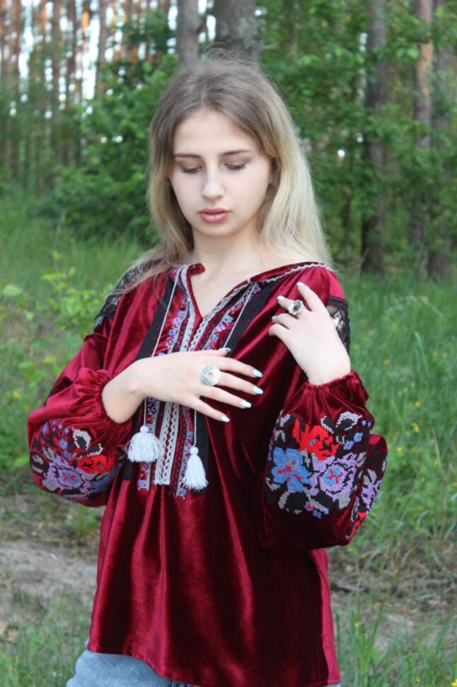 Вишиванка "Квіти на ладони"